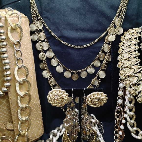 Lot#3 Chic Goldtone Jewelry Collection - Picture 5 of 10